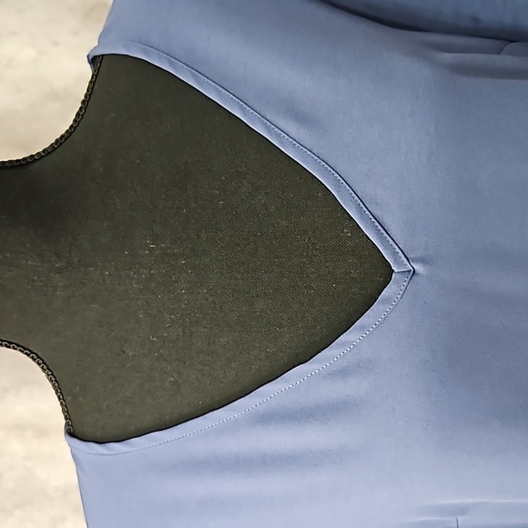 V-Neck Blouse with Puff Sleeves & Asymmetrical Hemline Size XL - Picture 8 of 17